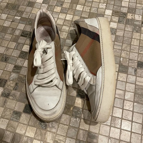 BURBERRY SNEAKERS - Picture 5 of 8